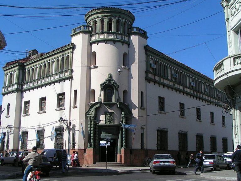 En el Ministerio de Hacienda de Corrientes se realizaron anuncios económicos para empleados de salud y seguridad.