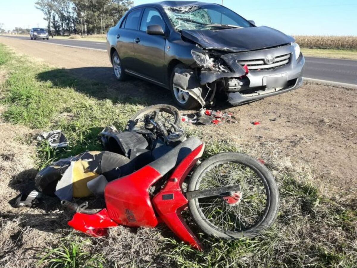 Arroyito: iba en moto, los chocaron de atrás y murió