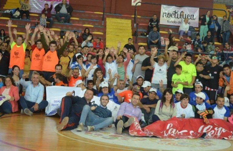 El estadio "Vicente Polimeni" se vio desbordado por la participación de chicos y adultos en el lanzamiento de la tercera edición del torneo de Integración.