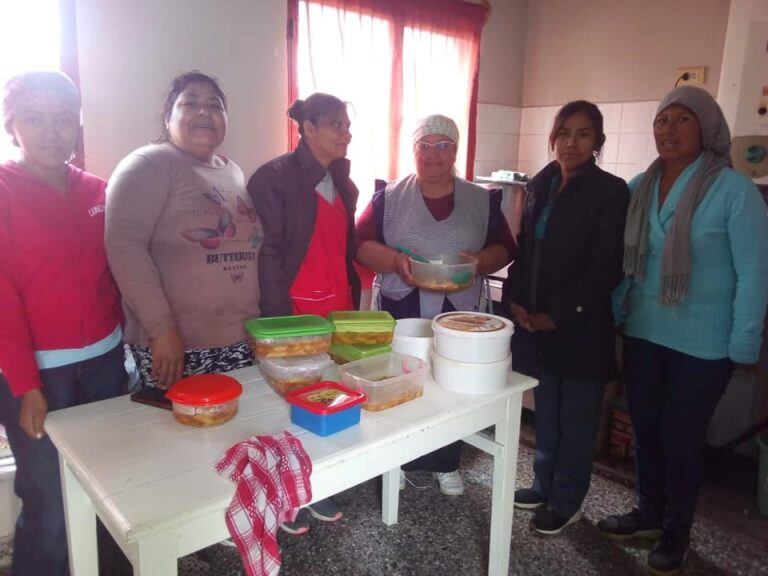 Iglesia Evangélica de Salta se suma a la iniciativa para alimentar a los abuelos (Facebook Juan Carlos Bazan)