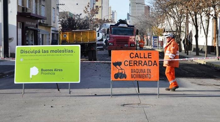 Calle cerrada por obras de pavimentación