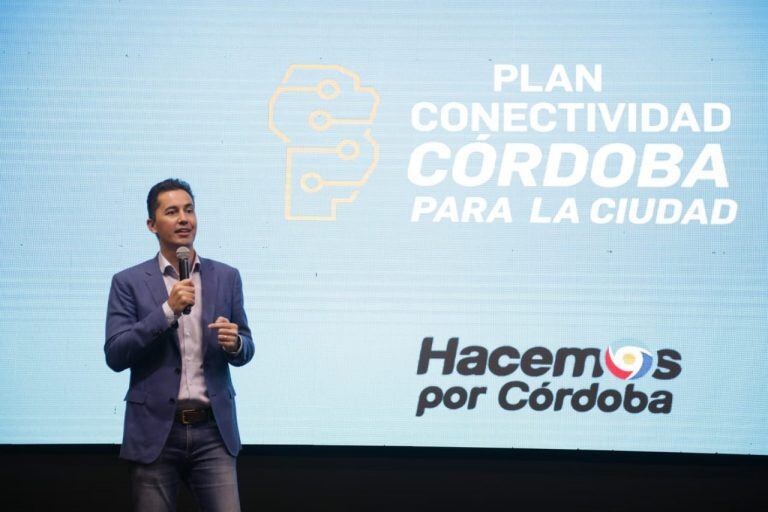 Martín Llaryora y Manuel Calvo presentaron el plan de Conectividad para Córdoba Capital.