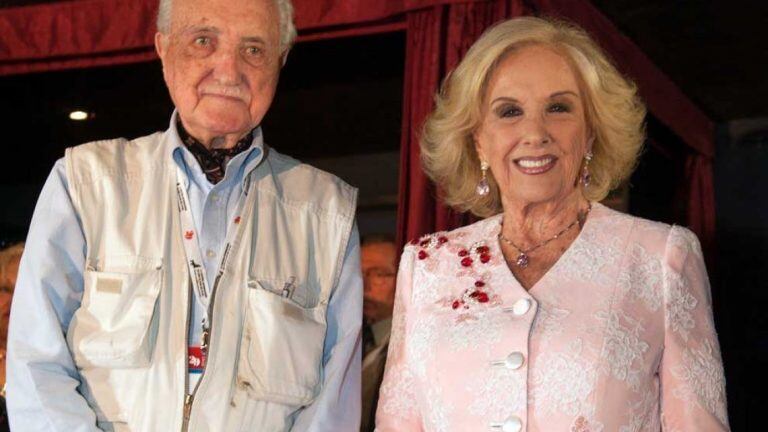 Imagen archivo. José Martínez Suárez junto a su hermana, Mirtha Legrand (Foto: Exitoina).