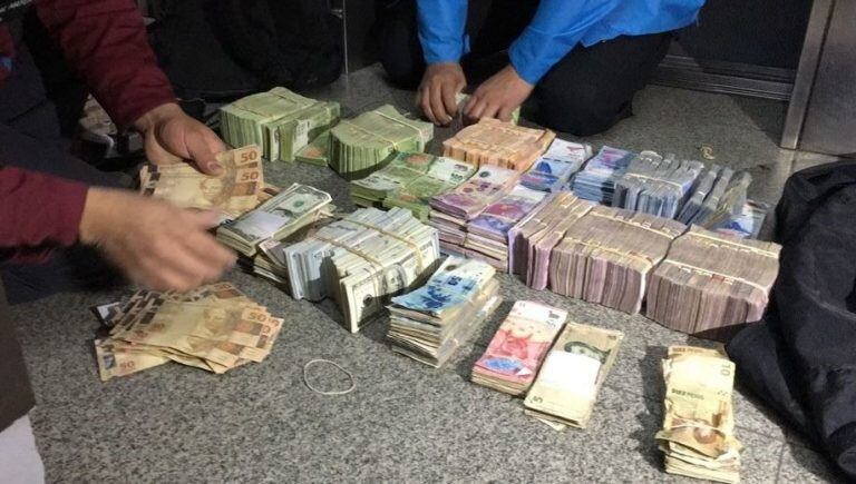 Los delincuentes se escapaban con una importante suma de dinero.