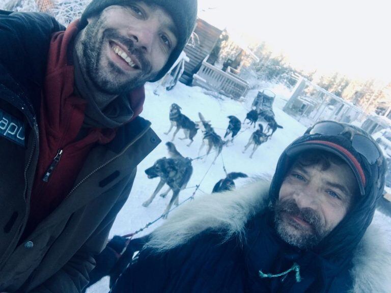 Miguel Isla Casares con Lance Mackey, el mejor Musher del mundo.