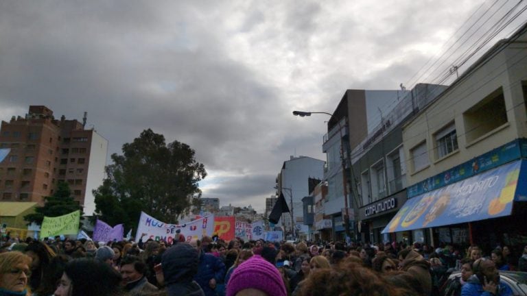 Miles de docentes en las calles.