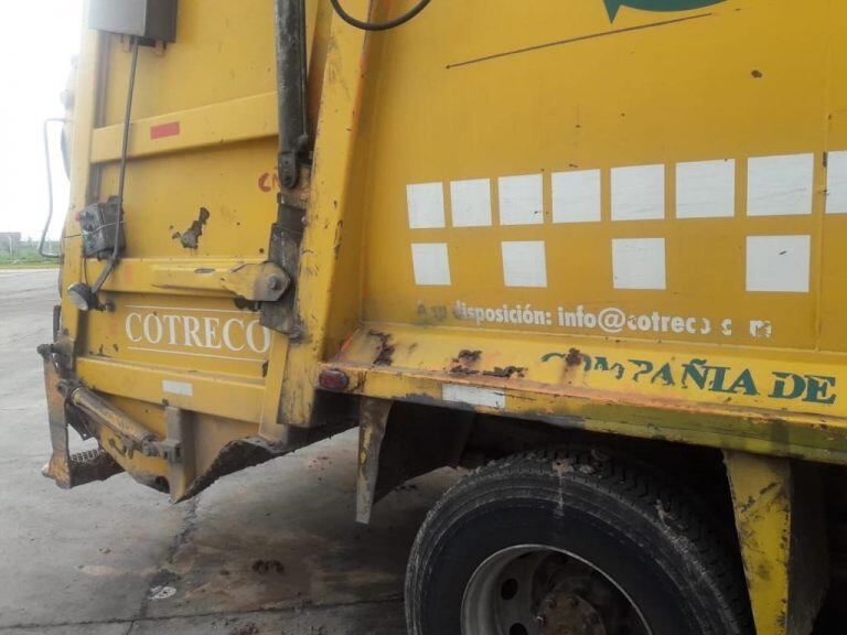 Los camiones que asegura el Surrbac están rotos y que por eso la basura se ha acumulado en la ciudad.