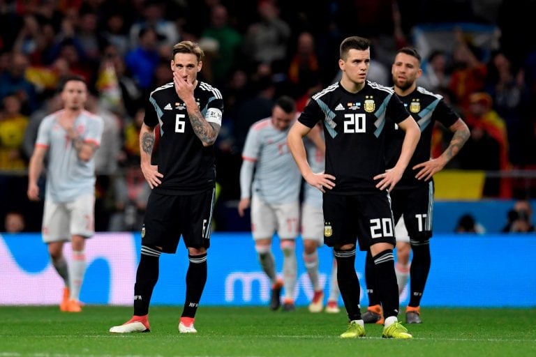 (L-R) Argentina's midfielder Lucas Biglia, Argentina's midfielder Giovani Lo Celso and Argentina's defender Nicolas Otamendi react after Spain's sixth goal during a friendly football match between Spain and Argentina at the Wanda Metropolitano Stadium in Madrid on March 27, 2018. / AFP PHOTO / GABRIEL BOUYS madrid españa  partido amistoso internacional futbol futbolistas partido seleccion españa argentina