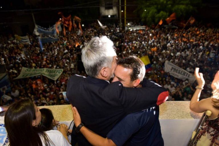 Alberto Rodríguez Saá en la sede del PJ tras el triunfo de Tamayo. Foto: El Diario de la República.