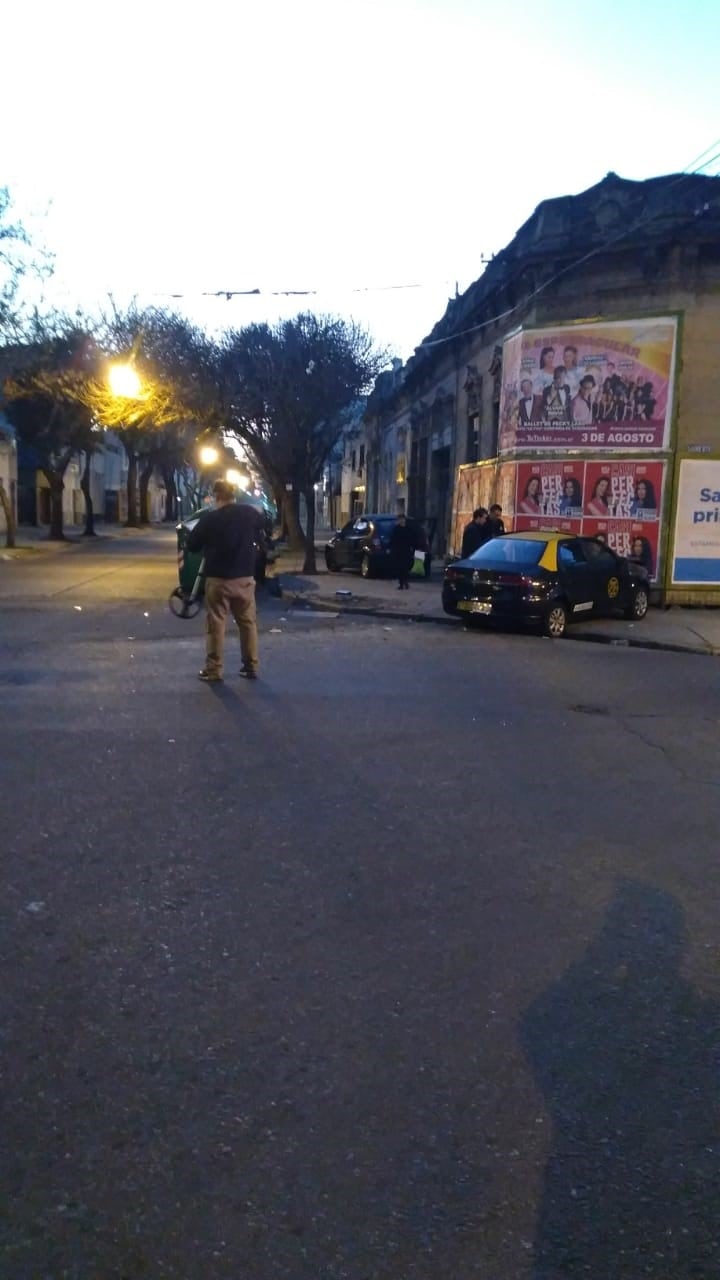 El taxista murió en el hospital tras resultar herido en una colisión ocurrida en Sarmiento y Cerrito. (Min. Seguridad)