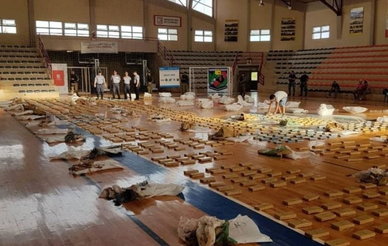 Secuestraron casi dos toneladas de marihuana en Misiones y detuvieron a tres personas. (Foto: Policía de Misiones)