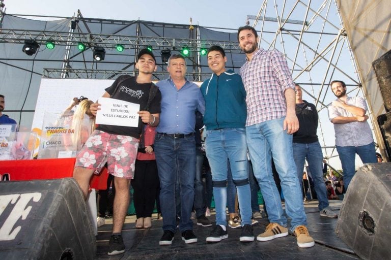 El gobernador Peppo y el secretario de Cultura de Resistencia, Sebastian Benítez Molas, participaron de los festejos. (Prensa Municipio de Resistencia)