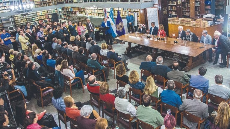 La Biblioteca Mayor de la Universidad Nacional de Córdoba fue el escenario en el que se firmó el convenio para la creación del Campus Norte de esa gran casa de estudios.