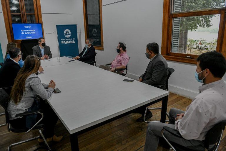 El intendente Adán Bahl encabezó la reunión para definir el protocolo.