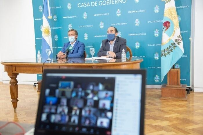 Educación Mendoza: Rodolfo Suarez y el director General de Escuelas, José Thomas.