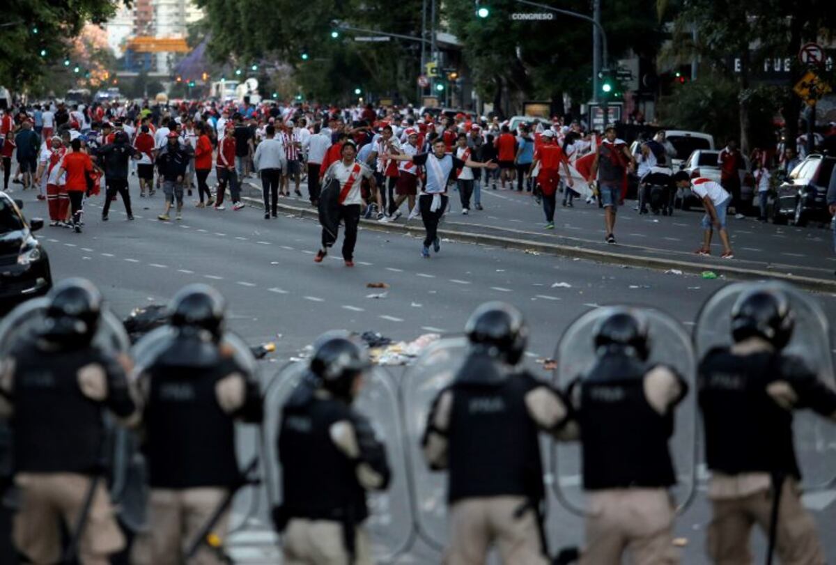 Detuvieron a un hincha de River por la agresión al micro de Boca