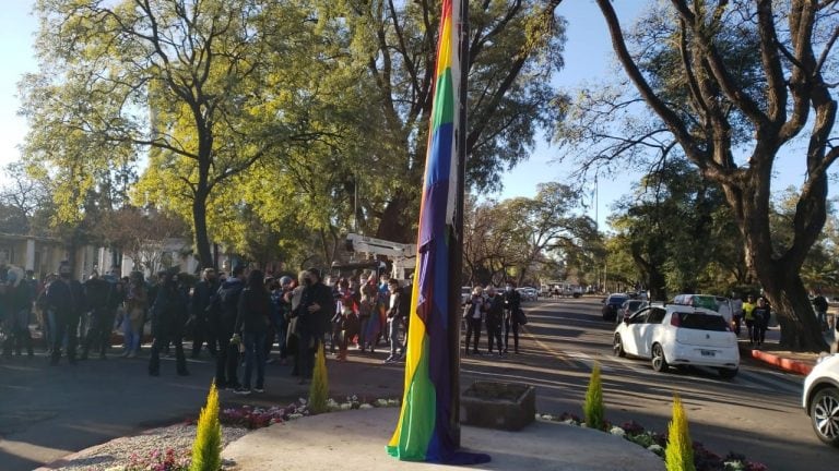 Bandera del orgullo LGTBIQ+ en Córdoba