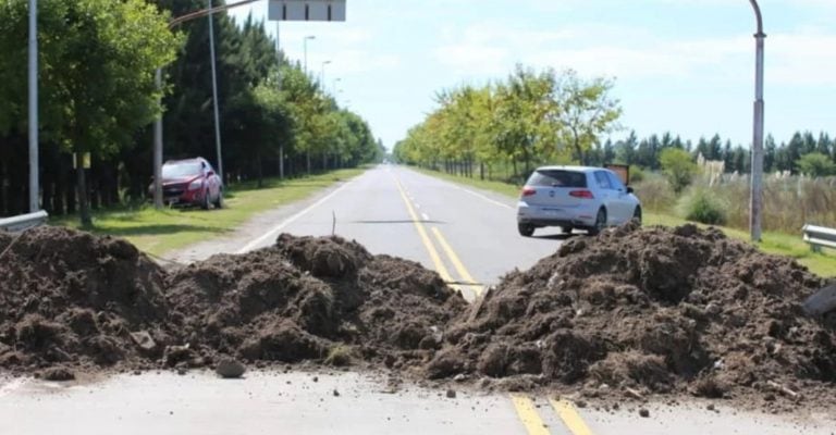 La Intendencia de San Vicente bloqueó los accesos (Foto: Clarín)