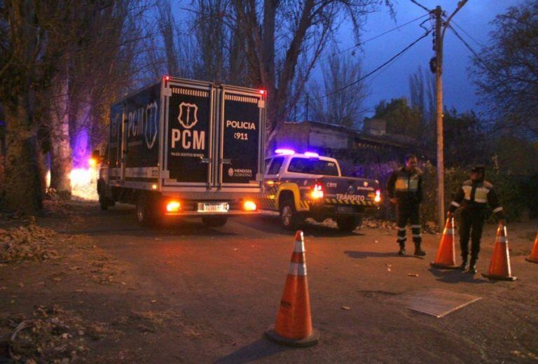 un cuerpo quemado en un pozo de Luján de Cuyo Mendoza. Policía científica mendoza. policiales