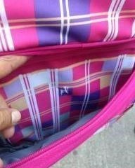 La bala impactó en la mochila de la hija de la víctima (Web)