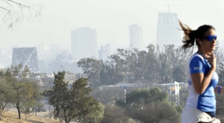 Humo en la ciudad de Córdoba (Pedro Castillo)