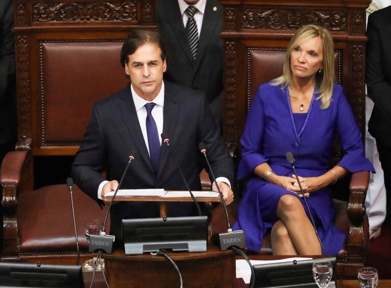 Lacalle Pou junto a la vicepresidenta, Beatriz Argimón. (Foto:EFE/Casa de S.M. el Rey)