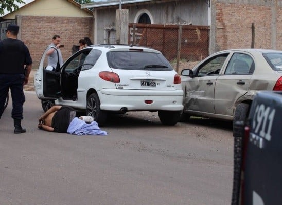 Tres hombres terminaron detenidos esta mañana luego de que intentaran escapar de la policía.