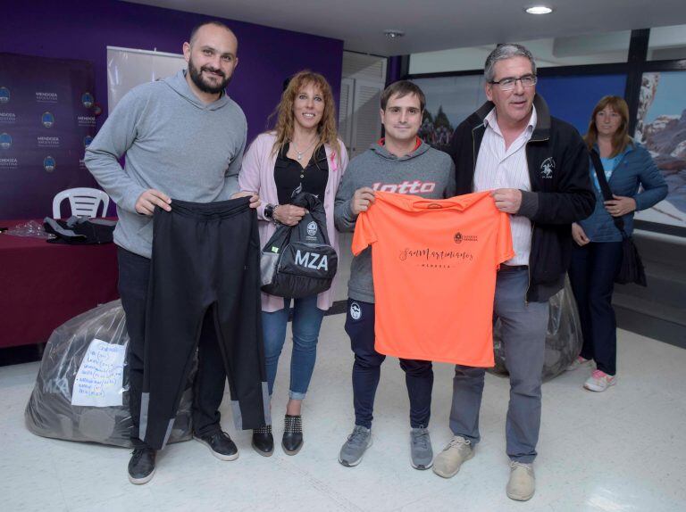 La delegación mendocina recibió equipamiento deportivo. Foto: Gobierno de Mendoza.