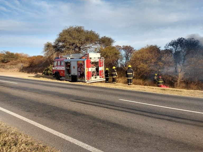 Trabajaron Bomberos Voluntarios de Villa del Rosario. Las fotos, del Facebook de Cooperativa Villa del Rosario.