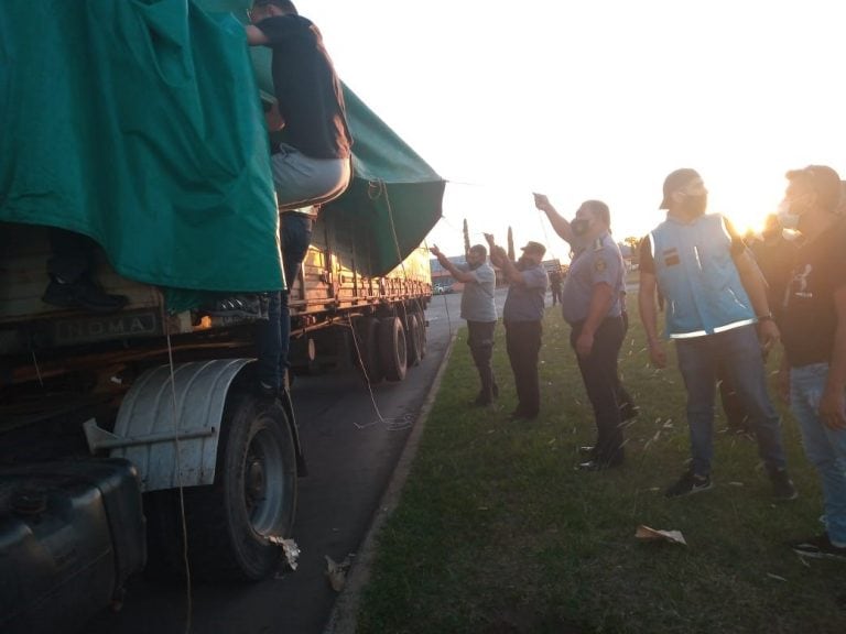 Detuvieron un camión con cinco toneladas de marihuana.