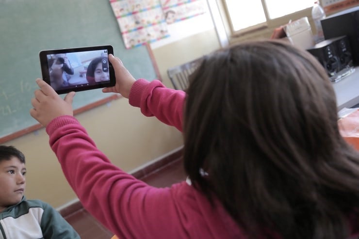 Foldscope y tabletas para alumnos rurales de San Luis.