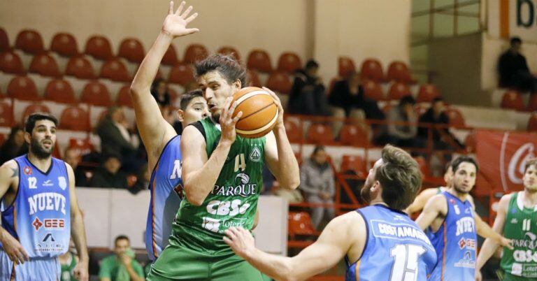 Continúa la disputa del Súper 10 Solidario de Básquet.