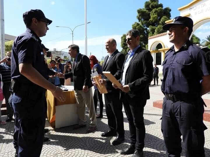 Acto de reconocimiento a policías