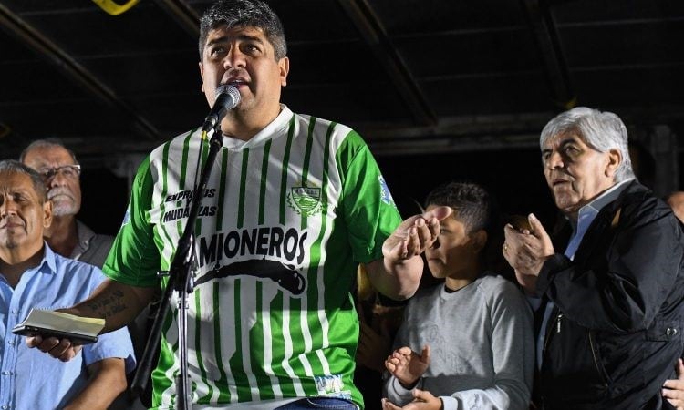 Pablo Moyano fue recibido con acto de camioneros tras su regreso desde Singapur.