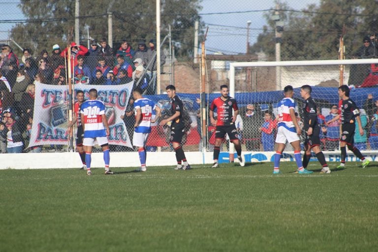 A Rosario se le complicó llegar, solo por un tiro libre de Lezcano pudo hacerlo