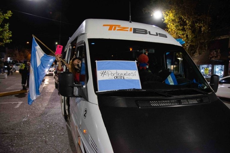 Multitudinaria caravana en General Alvear en apoyo a Portezuelo del Viento.