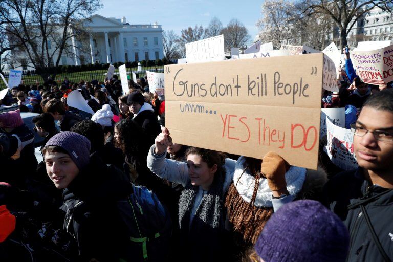 Estudiantes contras las armas en las escuelas en Estados Unidos.