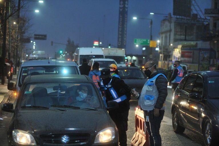 Controles en CABA en colectivos y Licencias de Conducir retenidas. (Foto: Clarín)