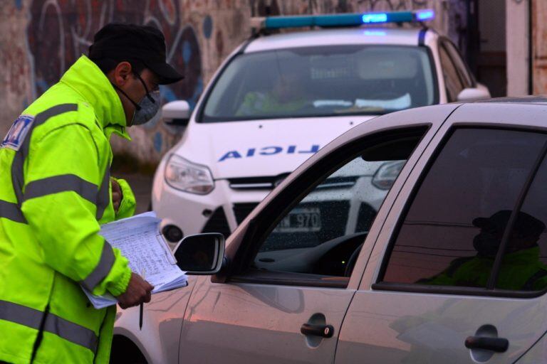 Controles policiales en cuarentena - Tierra del Fuego.