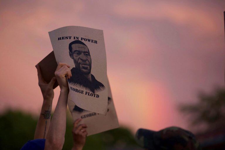 La imagen de George Floyd (Foto: Christine T. Nguyen/Minnesota Public Radio via AP)