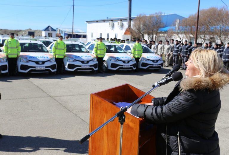 Entrega de móviles para seguridad