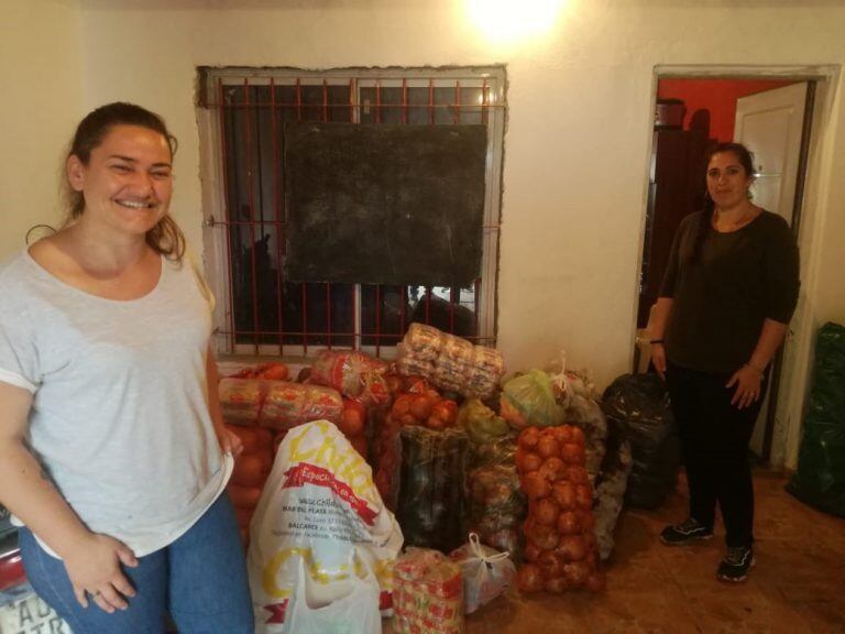 Llevando alimentos a un comedor (Foto: Prensa Jóvenes Solidarios)