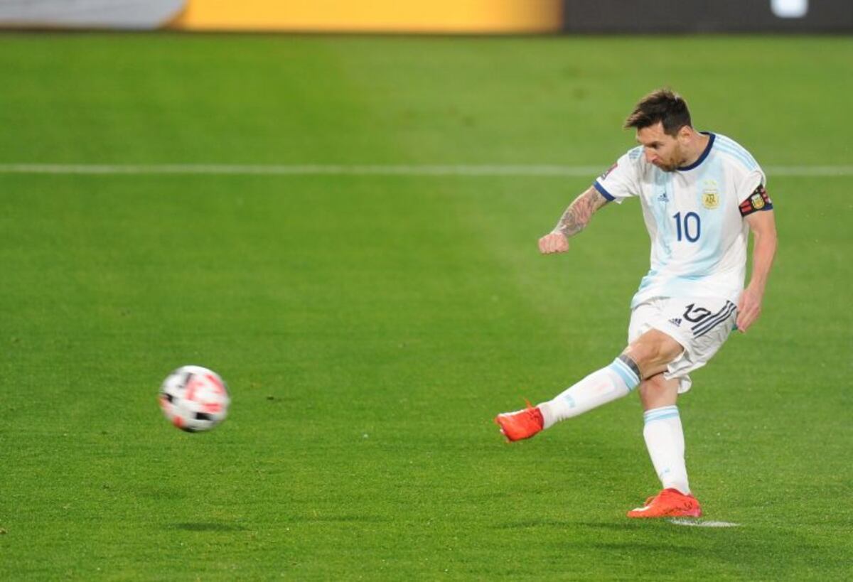 Con un gol de penal de Messi, Argentina le ganó 1-0 a Ecuador por las Eliminatorias