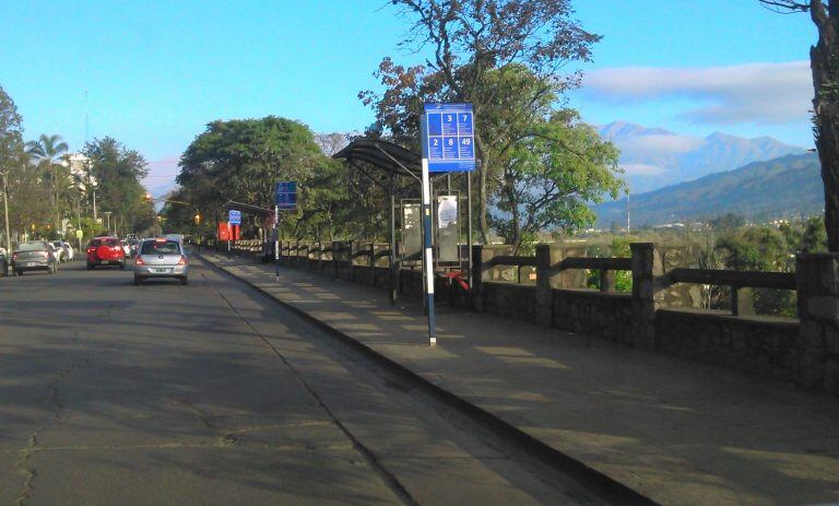 Panorama que se podría repetir este martes en las paradas de Jujuy, por un paro de colectiveros por 24 horas.