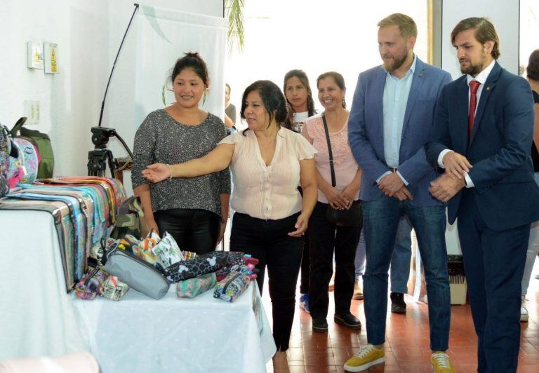 En el Salón de Exposiciones de la Biblioteca Popular, en Belgrano 652, permanecerá abierta hasta el jueves 20 la feria de  artículos escolares producidos por emprendedoras jujeñas.