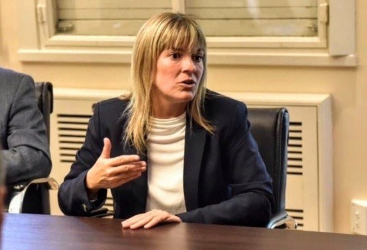 Con un tuit de madrugada, Irizar reconoció el triunfo de Javkin en la interna del Frente Progresista