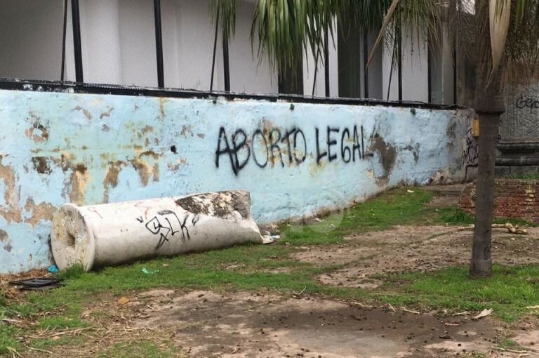 Vandalizan escuelas e iglesias en Santa Fe