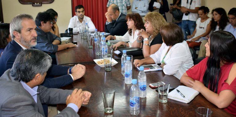 Funcionarias y concejales entablaron un productivo intercambio de opiniones, en al reunión llevada a cabo en el Concejo Deliberante.