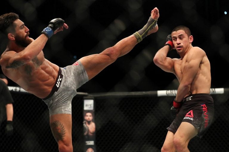 El argentino Guido Cannetti, frente al brasileño Diego Rivas en el UFC Chile. Foto: EFE/Mario Ruiz