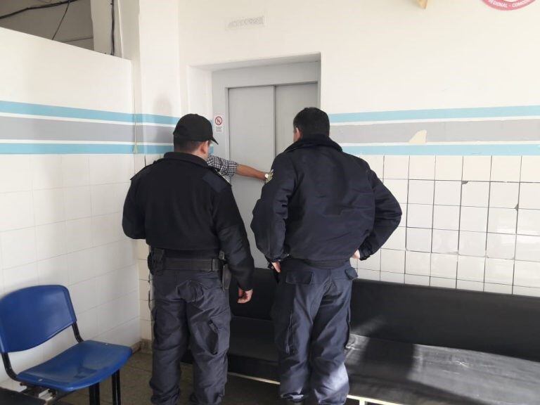 Personal policial confirmó que el menor cayó de 10 metros de altura.